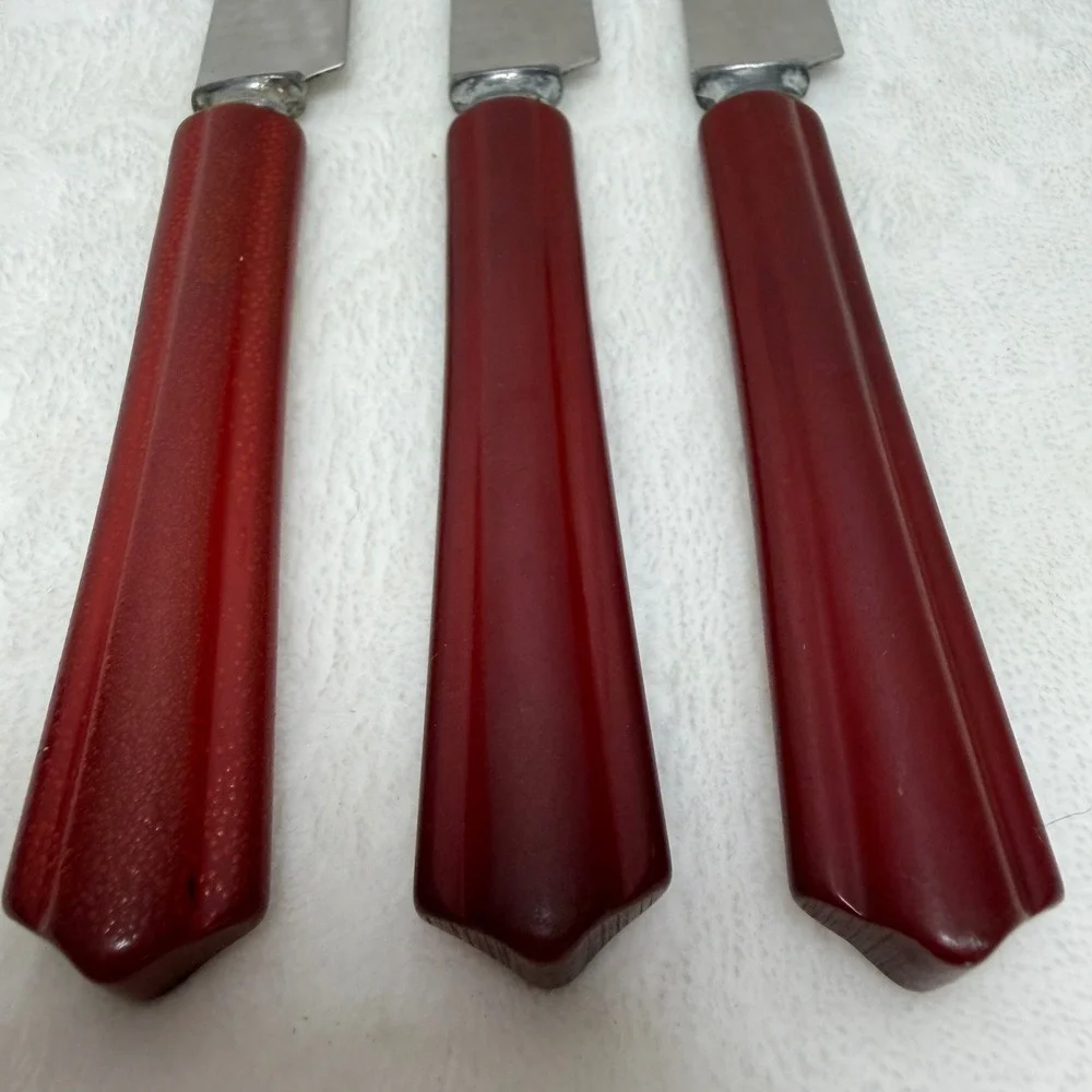 Vintage Bakelite Handle Dinner Knives Red Hammered Stainless Steel Set of 3 MCM‎